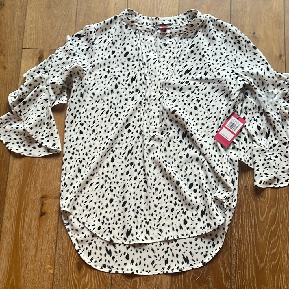 NWT Vince Camuto new with tags top white and black XS